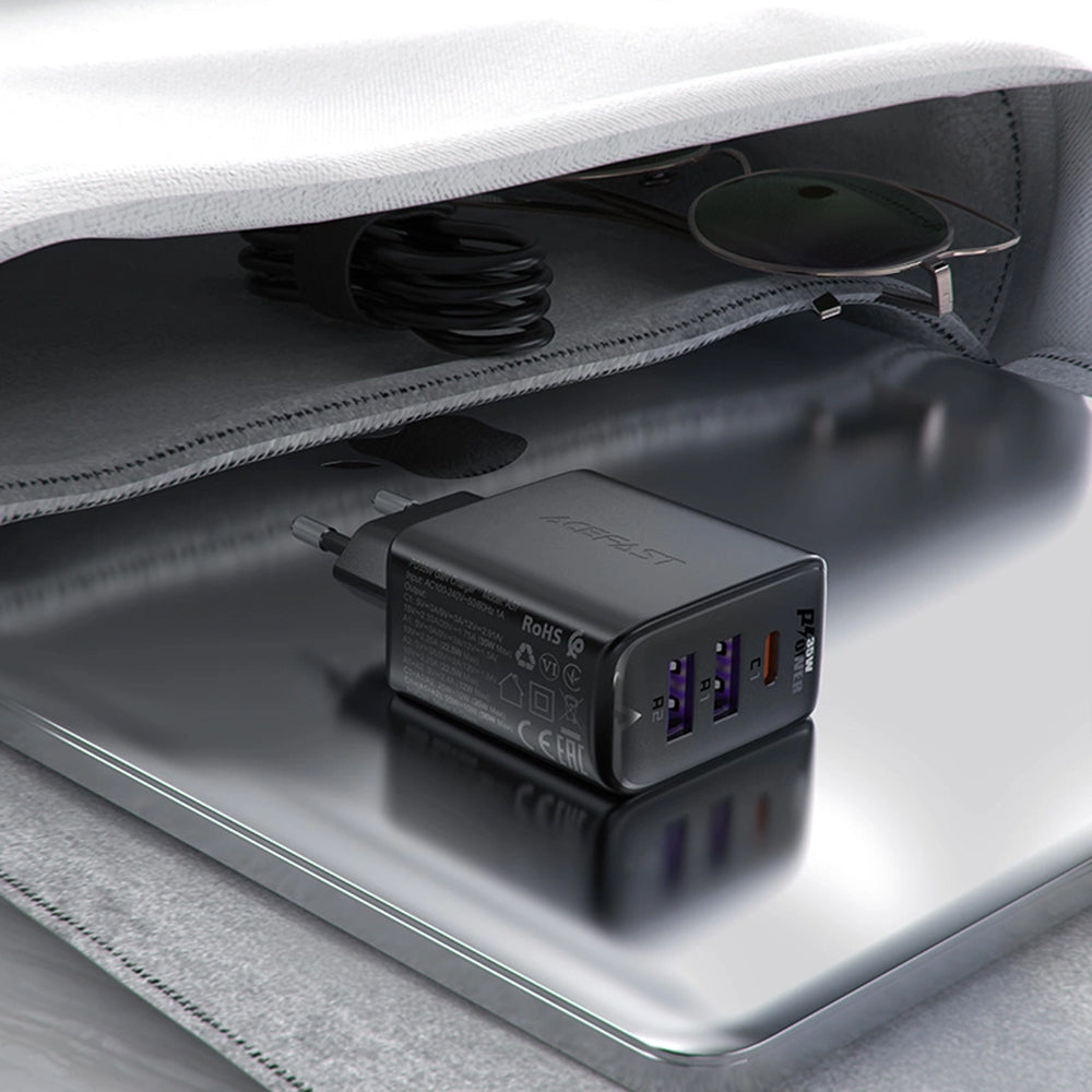 Acefast A57 Netwerkoplader, 35W, 3A, 2 x USB-A - 1 x USB-C, Zwart