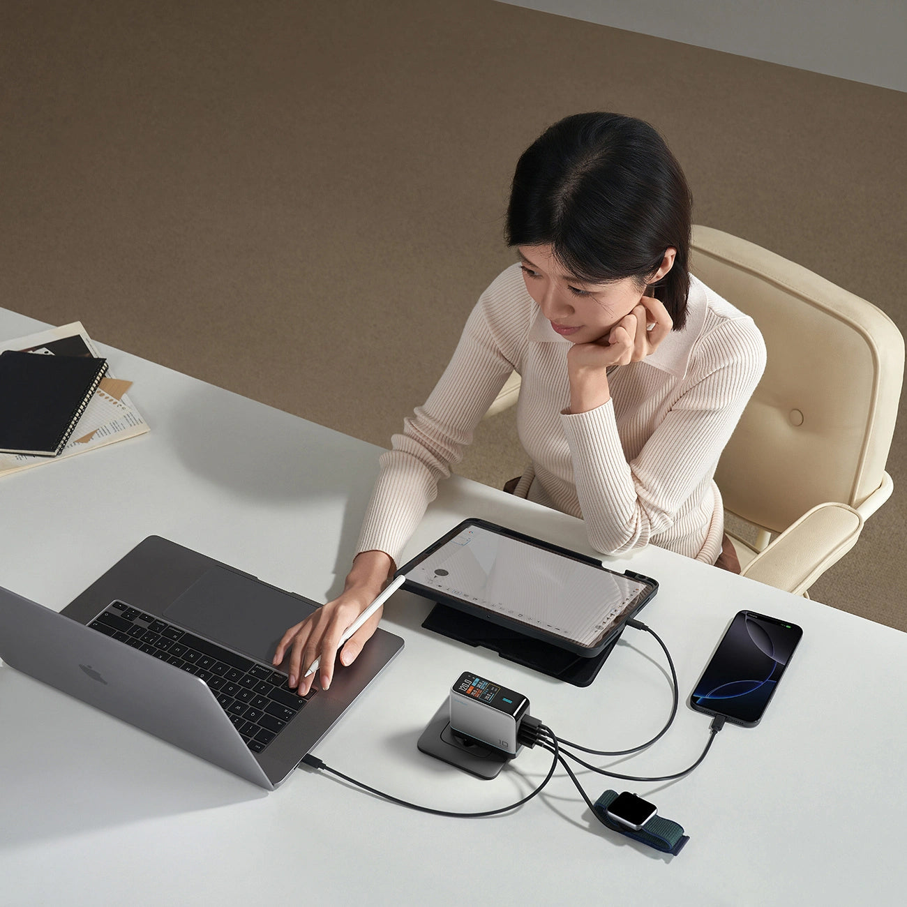 Netlader met USB-C-kabel Cuktech AD1204U Display, 120W, 6A, 1 x USB-A - 2 x USB-C, Zilver
