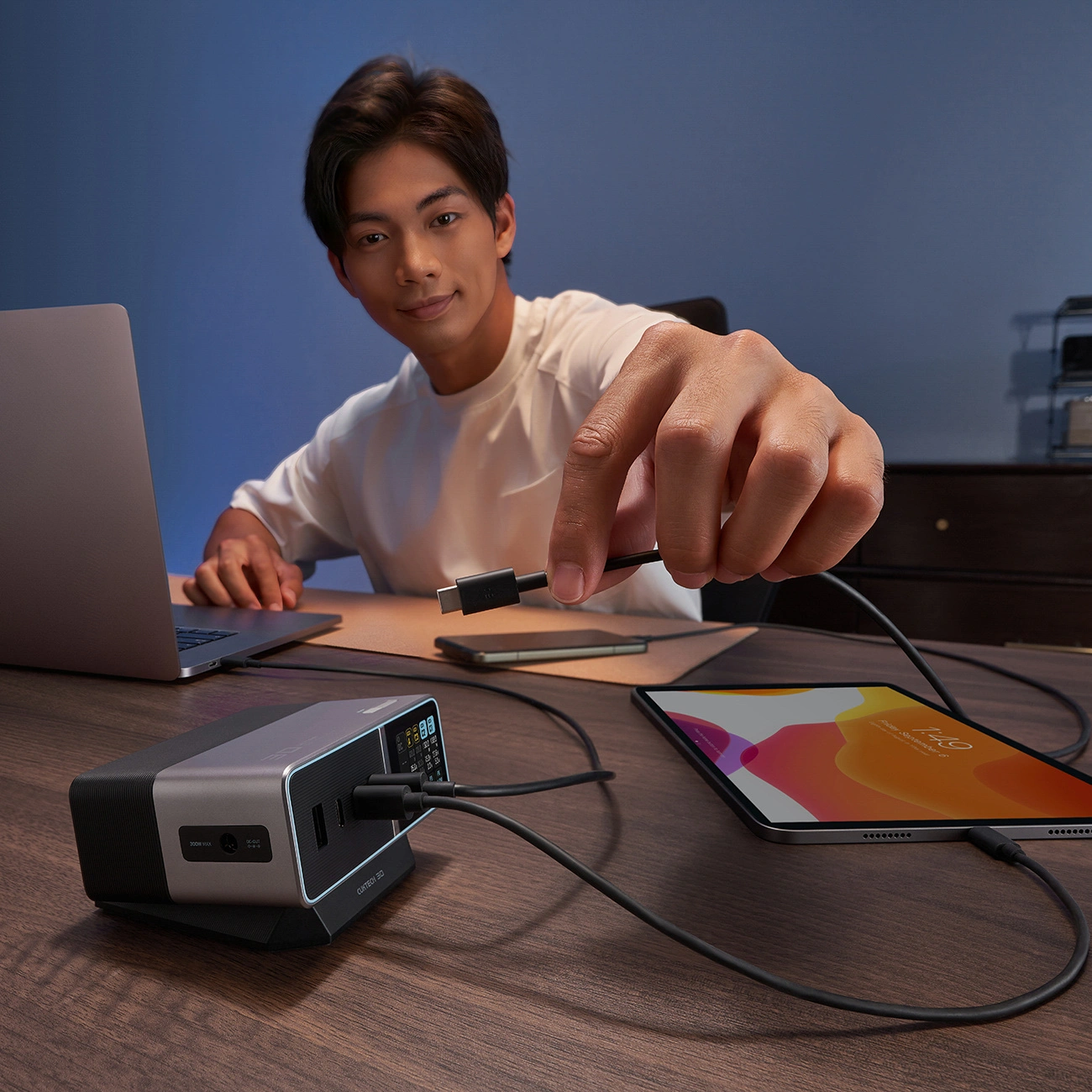 Cuktech TA3005U laadstation, 300W, 1 x DC - 1 x USB-A - 3 x USB-C, Grijs